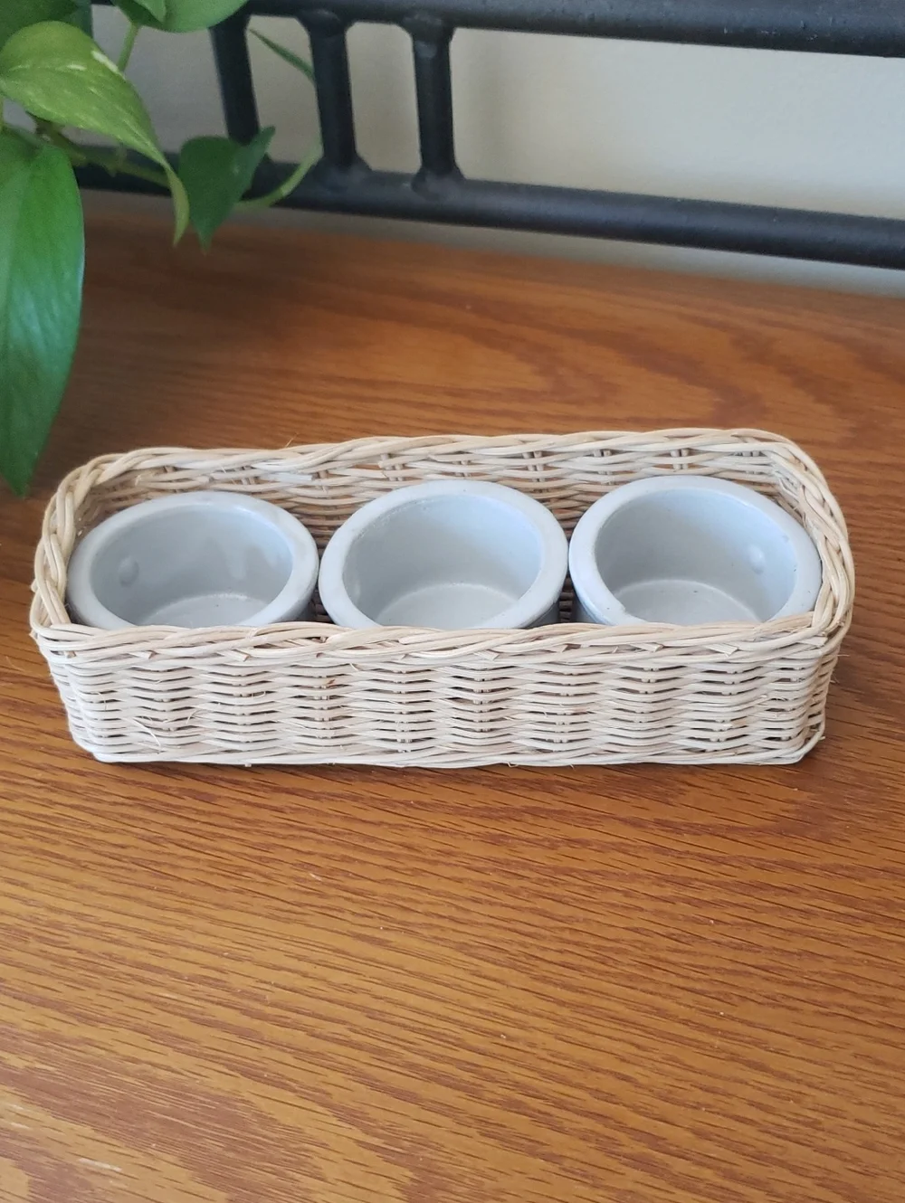 Vtg Kaukauna Klub Mini  Ceramic Crocks (3) In Wicker Basket